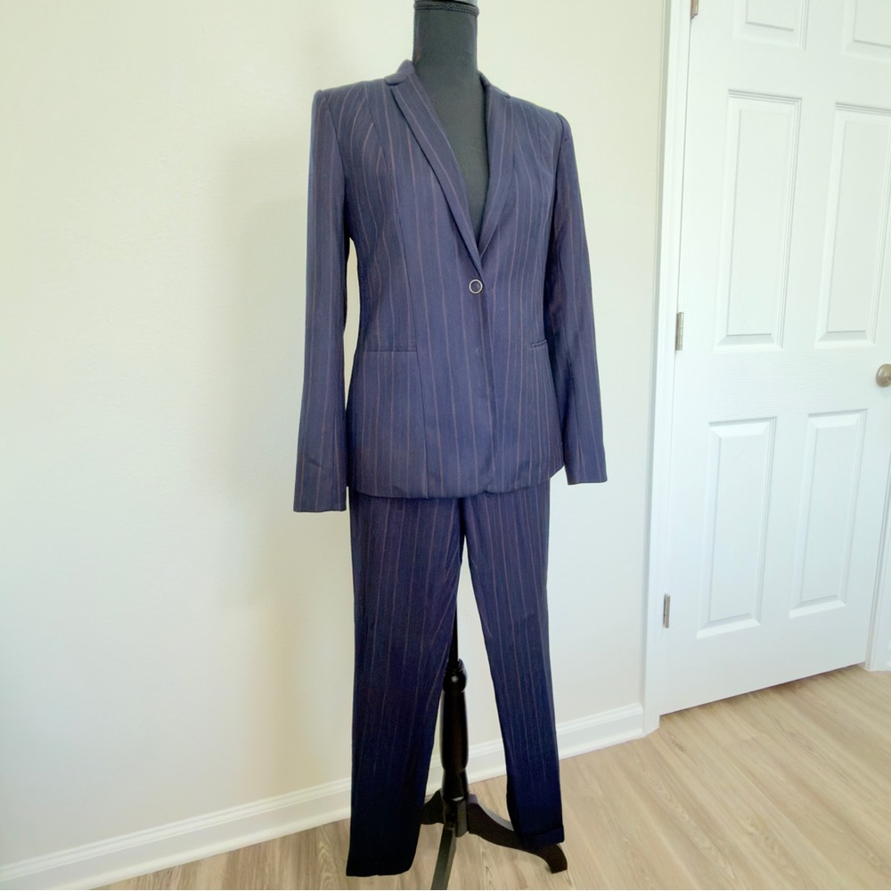 Tahari Women's Navy Pinstripe 2 piece Suit